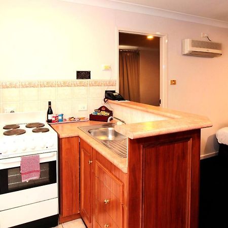 Best Western Ambassador Motor Inn & Apartments Wagga Wagga Exterior photo