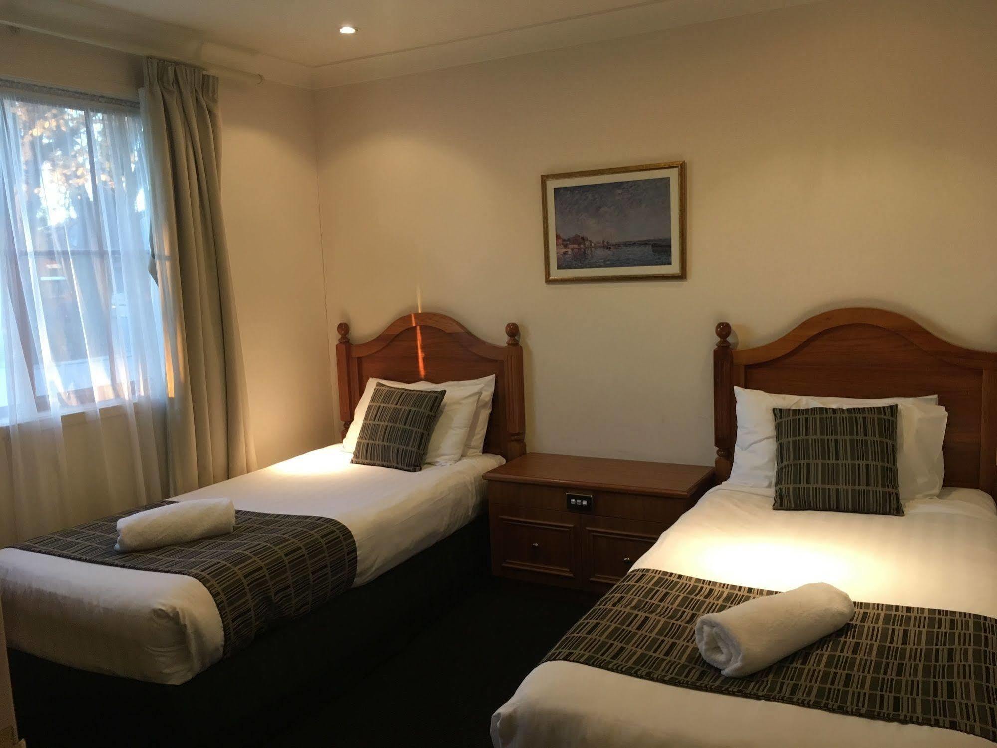 Best Western Ambassador Motor Inn & Apartments Wagga Wagga Exterior photo