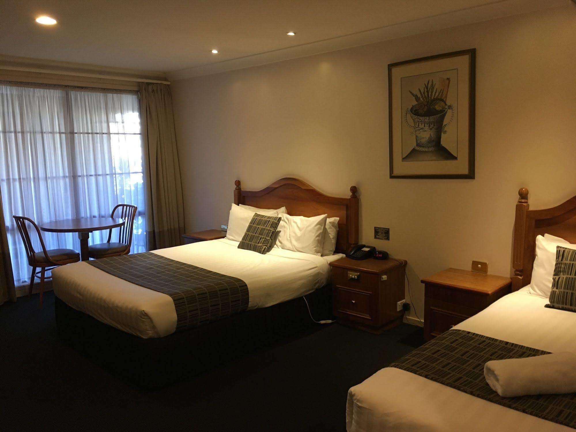 Best Western Ambassador Motor Inn & Apartments Wagga Wagga Exterior photo