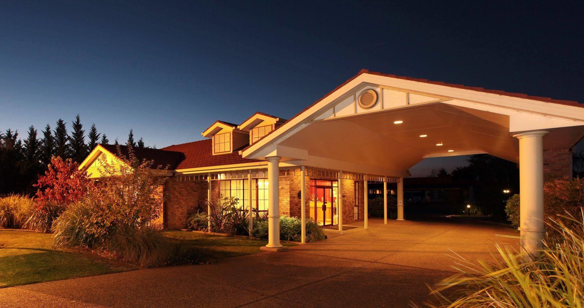 Best Western Ambassador Motor Inn & Apartments Wagga Wagga Exterior photo