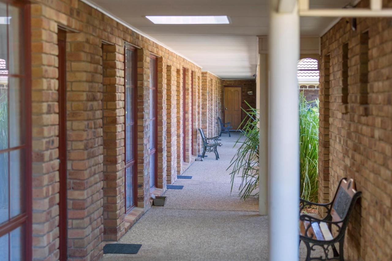 Best Western Ambassador Motor Inn & Apartments Wagga Wagga Exterior photo
