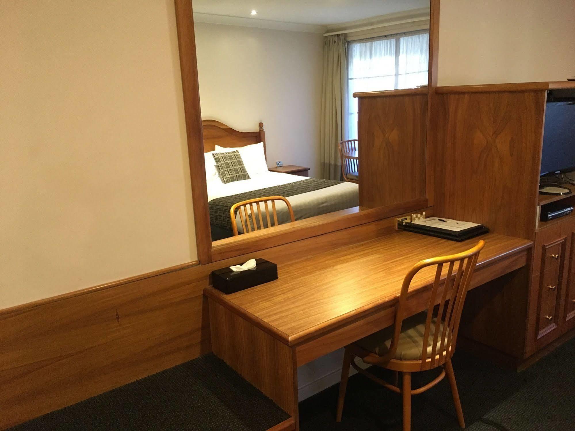 Best Western Ambassador Motor Inn & Apartments Wagga Wagga Exterior photo