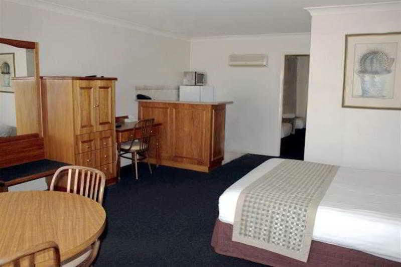 Best Western Ambassador Motor Inn & Apartments Wagga Wagga Exterior photo